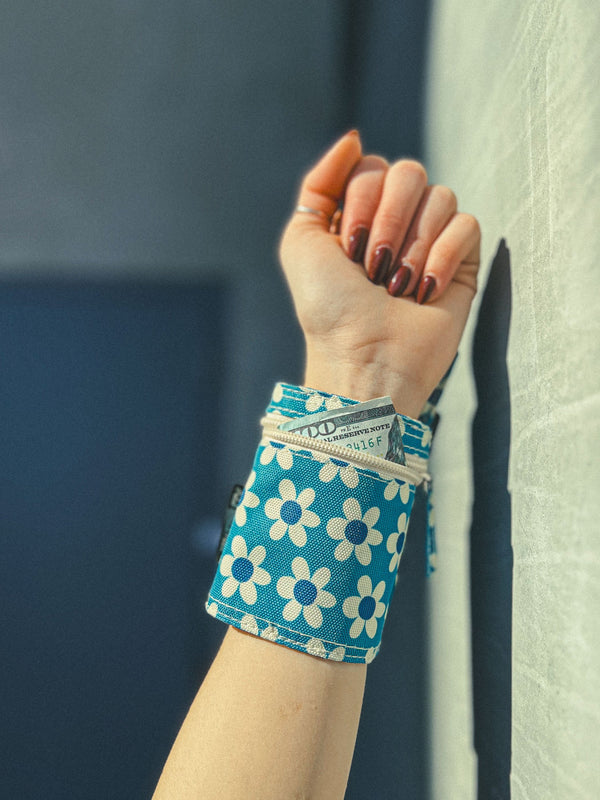 Wrist Wallet Wrap | Weecycled rPET | Blue Daisy