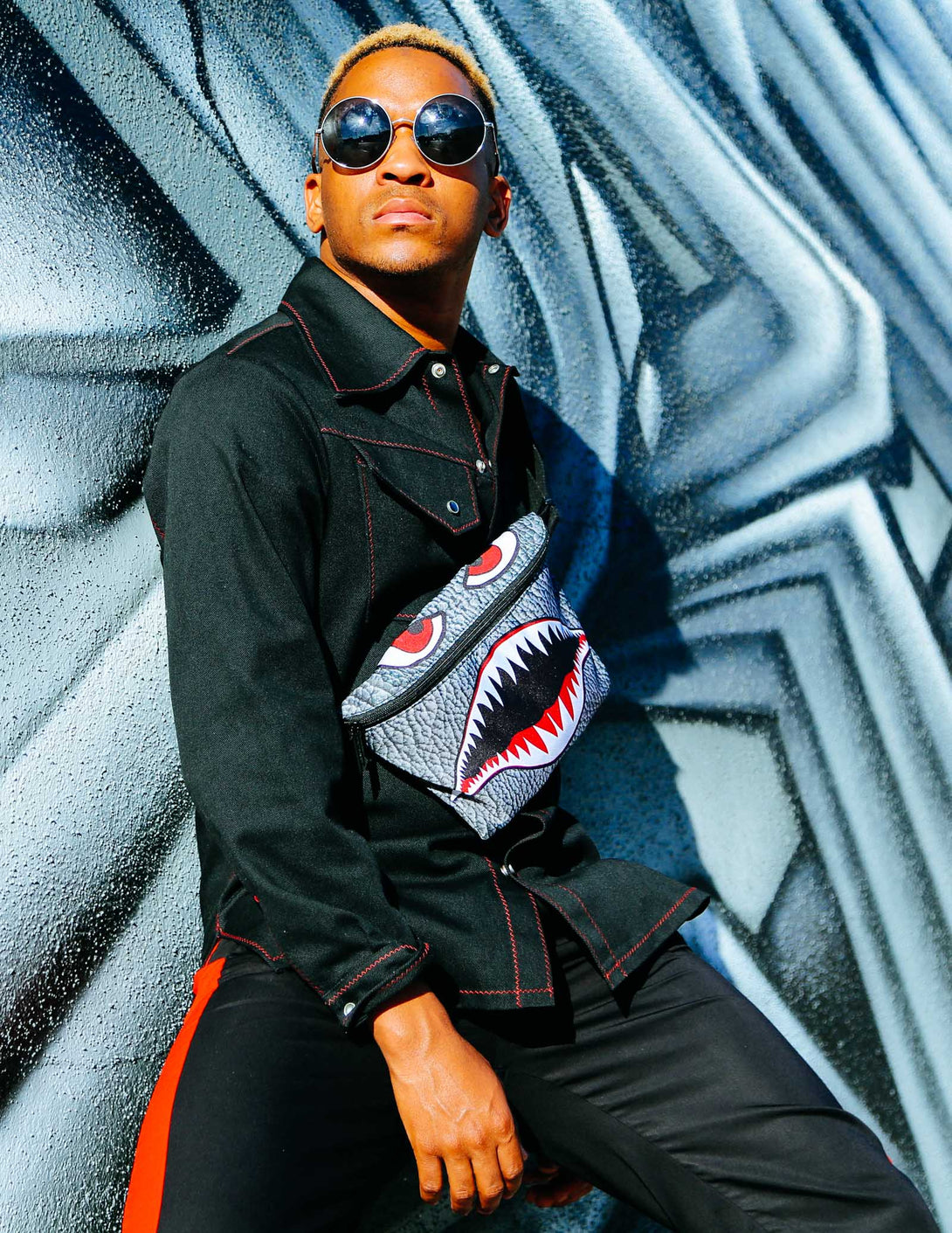 81442: FYDELITY- XL Ultra-Slim Fanny Pack: FLYING TIGER Shark